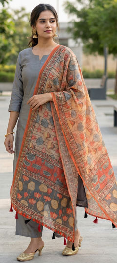 Pink and Majenta color Dupatta in Linen fabric with Digital Print, Weaving work