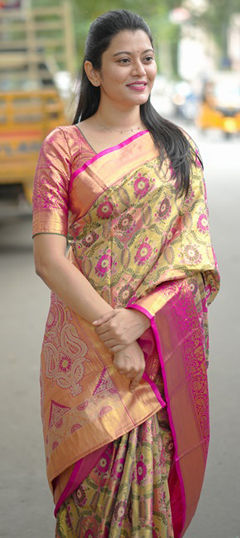 Pink and Majenta color Saree in Kanjeevaram Silk fabric with Weaving, Zari work