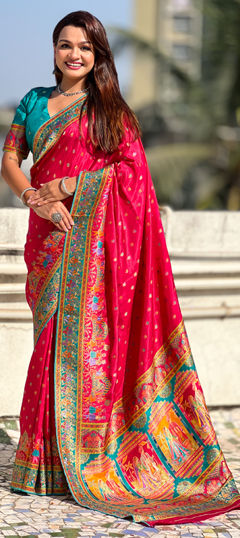 Pink and Majenta color Saree in Viscose fabric with Weaving, Zari work