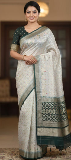 Green color Readymade Saree in Jacquard fabric with Weaving work