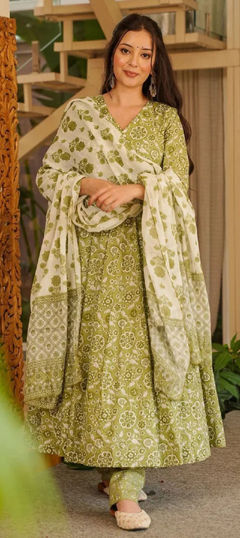 Green color Salwar Kameez in Silk cotton fabric with Digital Print, Floral work