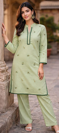 Green color Co-ords Set in Cotton fabric with Embroidered, Resham, Thread work