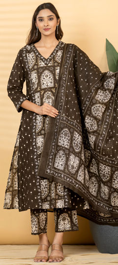 Black and Grey color Salwar Kameez in Cotton fabric with Cut Dana, Floral, Printed work