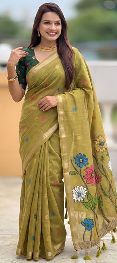 Green color Saree in Silk cotton fabric with Floral, Printed work