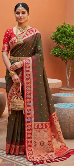 Green color Saree in Silk fabric with Weaving work