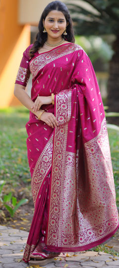 Pink and Majenta color Saree in Banarasi Silk fabric with Weaving work