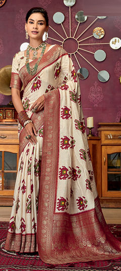 White and Off White color Saree in Viscose fabric with Digital Print work