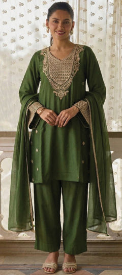 Green color Salwar Kameez in Cotton fabric with Embroidered, Thread, Zari work