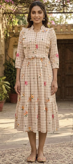 White and Off White color Kurti in Muslin fabric with Floral, Printed work