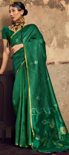Green color Saree in Handloom fabric with Weaving work