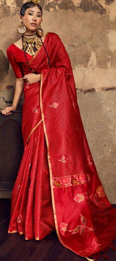 Red and Maroon color Saree in Handloom fabric with Weaving work