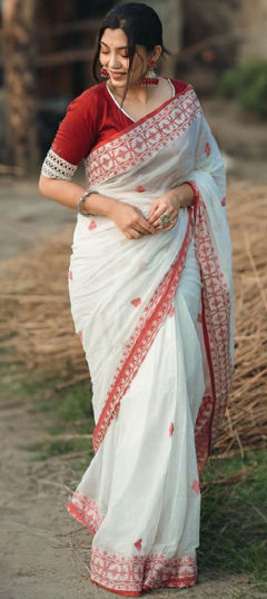 White and Off White color Saree in Silk cotton fabric with Weaving work