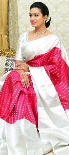 Pink and Majenta color Saree in Banarasi Silk fabric with Weaving work