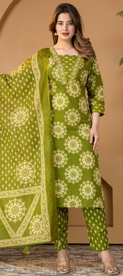 Green color Salwar Kameez in Cotton fabric with Floral, Printed work
