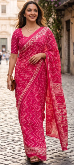 Pink and Majenta color Saree in Mul Cotton fabric with Bandhej, Printed work