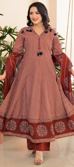 Red and Maroon color Salwar Kameez in Cotton fabric with Cut Dana, Printed work