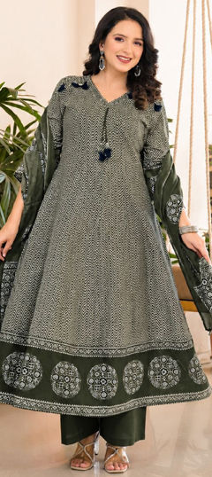 Green color Salwar Kameez in Cotton fabric with Cut Dana, Printed work