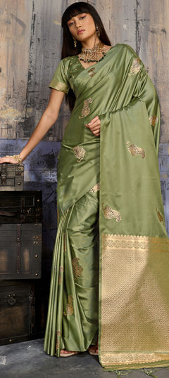 Green color Saree in Handloom fabric with Weaving work