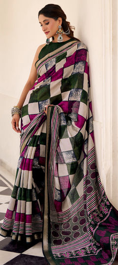 Green color Saree in Viscose fabric with Printed, Weaving work