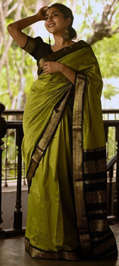 Green color Saree in Banarasi Silk fabric with Weaving, Zari work
