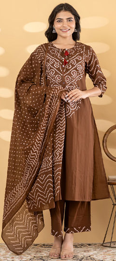 Beige and Brown color Salwar Kameez in Cotton fabric with Bandhej, Printed work