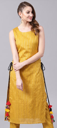 Yellow color Kurti in Cotton fabric with Printed work