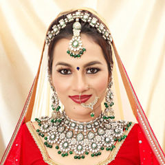 Gold Rodium Polish Green color Bridal Jewelry in Metal Alloy studded with CZ Diamond, Kundan
