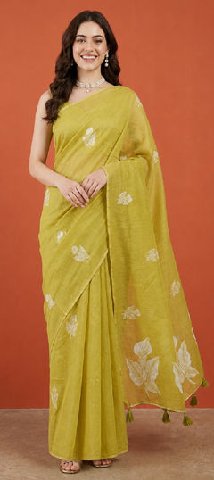 Green color Saree in Silk cotton fabric with Weaving work