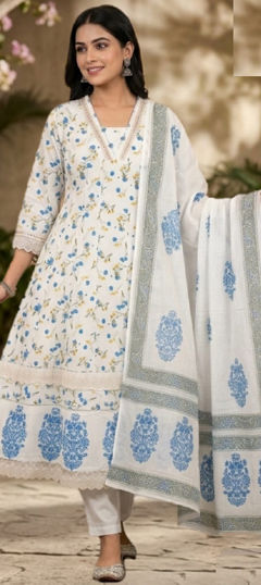 White and Off White color Salwar Kameez in Cotton fabric with Border, Floral, Printed work