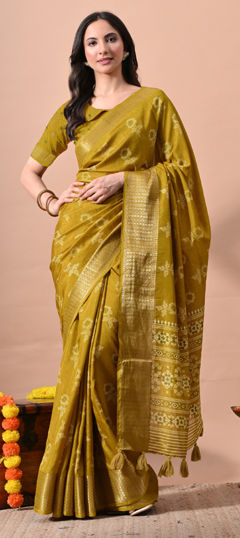 Yellow color Saree in Silk cotton fabric with Floral, Zari work