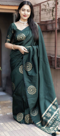 Green color Saree in Silk fabric with Weaving work