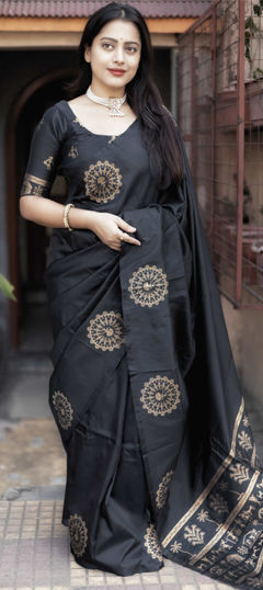 Black and Grey color Saree in Silk fabric with Weaving work