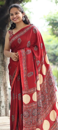 Red and Maroon color Saree in Art Silk fabric with Digital Print work
