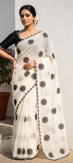 White and Off White color Saree in Georgette fabric with Printed work