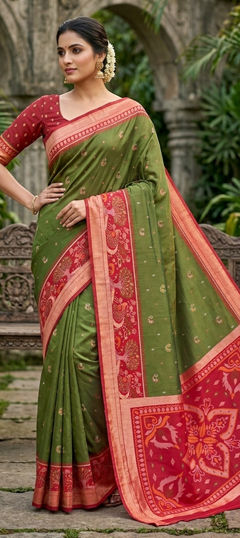 Green color Saree in Silk fabric with Zari work