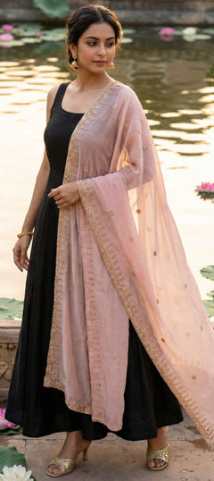 Pink and Majenta color Dupatta in Organza Silk fabric with Embroidered work