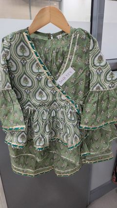 Green color Girls Top with Bottom in Cotton fabric with Floral, Gota Patti, Printed work