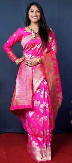 Pink and Majenta color Saree in Banarasi Silk fabric with Weaving, Zari work