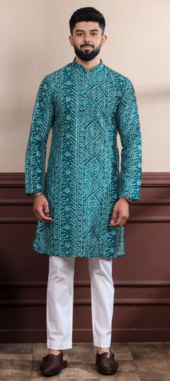 Green color Kurta Pyjamas in Cotton fabric with Digital Print, Weaving work