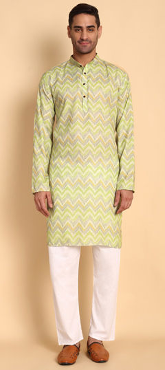 Green color Kurta Pyjamas in Cotton fabric with Printed work