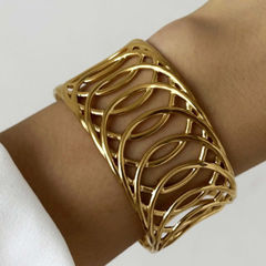 Gold Rodium Polish Gold color Bracelet in Brass studded with Artificial