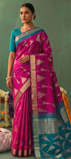 Pink and Majenta color Saree in Silk fabric with Weaving work