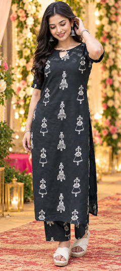 Black and Grey color Salwar Kameez in Blended Cotton fabric with Printed work