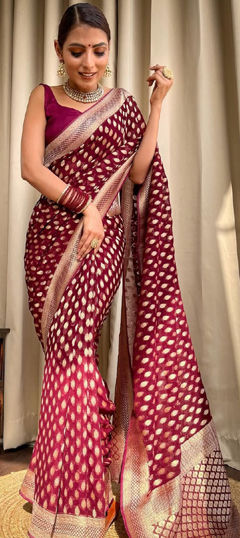 Red and Maroon color Saree in Banarasi Silk fabric with Weaving work