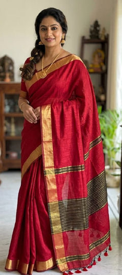Red and Maroon color Saree in Cotton fabric with Weaving work