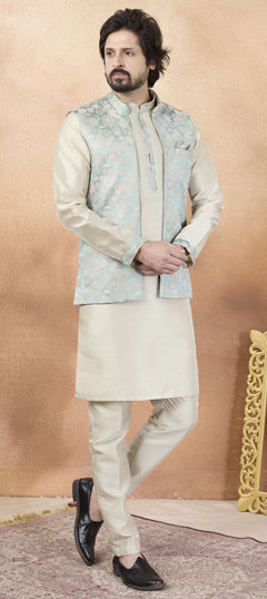 Green color Kurta Pyjama with Jacket in Art Silk, Jacquard fabric with Weaving work