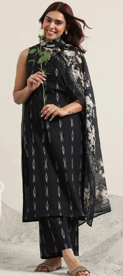 Black and Grey color Salwar Kameez in Cotton fabric with Thread work