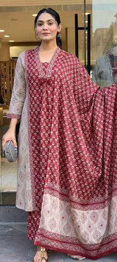 Red and Maroon color Salwar Kameez in Cotton fabric with Printed work