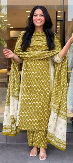 Yellow color Salwar Kameez in Cotton fabric with Printed work