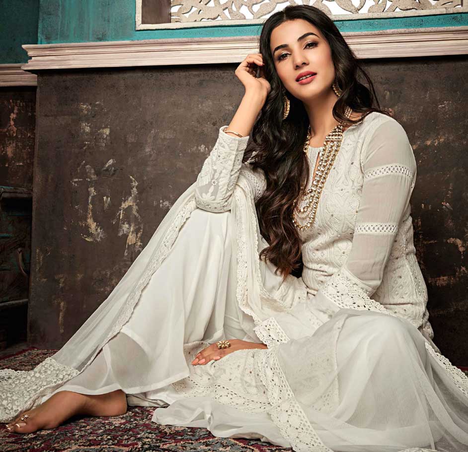 Women White Georgette Salwar Kameez